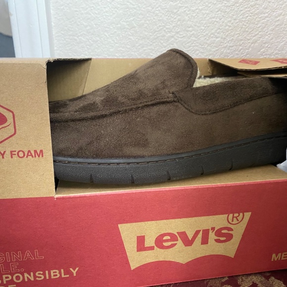 Levi’s Men brown slipper - Picture 2 of 3